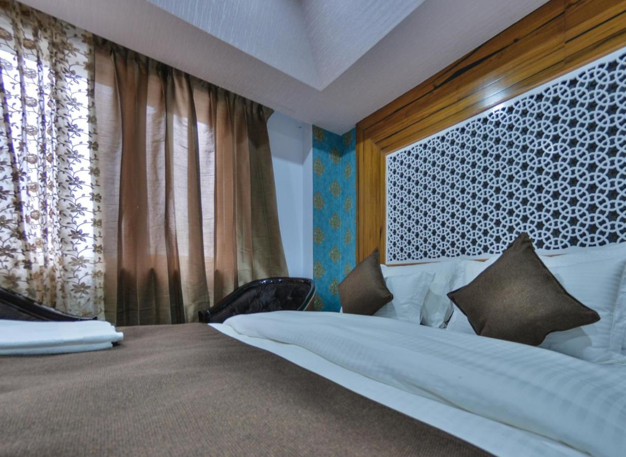 Hotel The Montreal Telbal Bagian luar foto