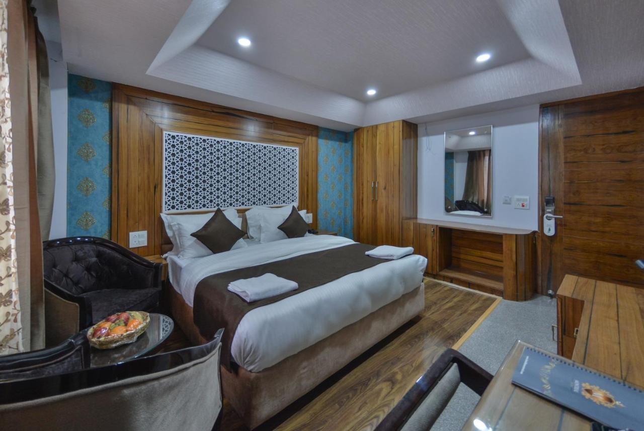 Hotel The Montreal Telbal Bagian luar foto