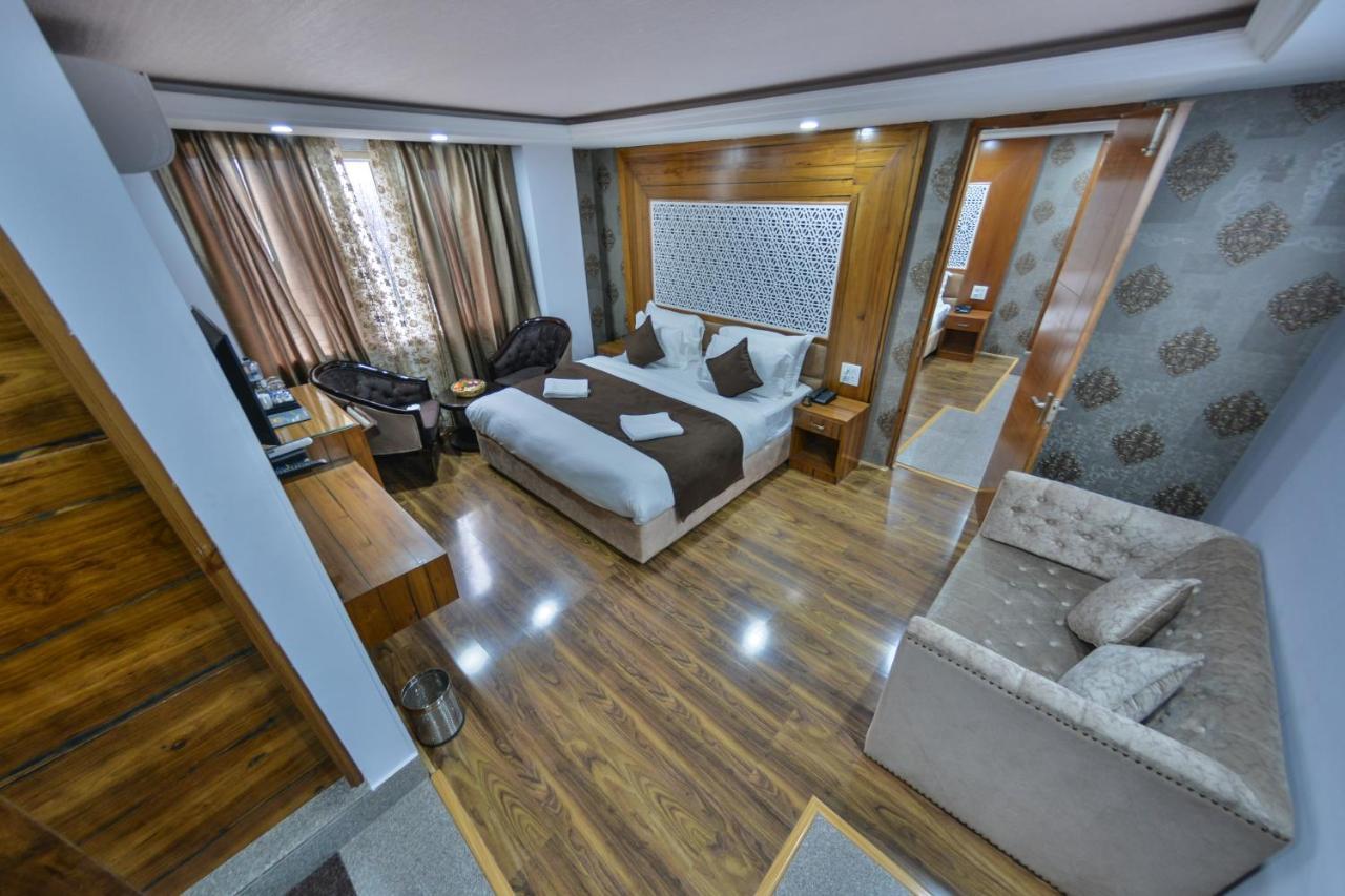 Hotel The Montreal Telbal Bagian luar foto
