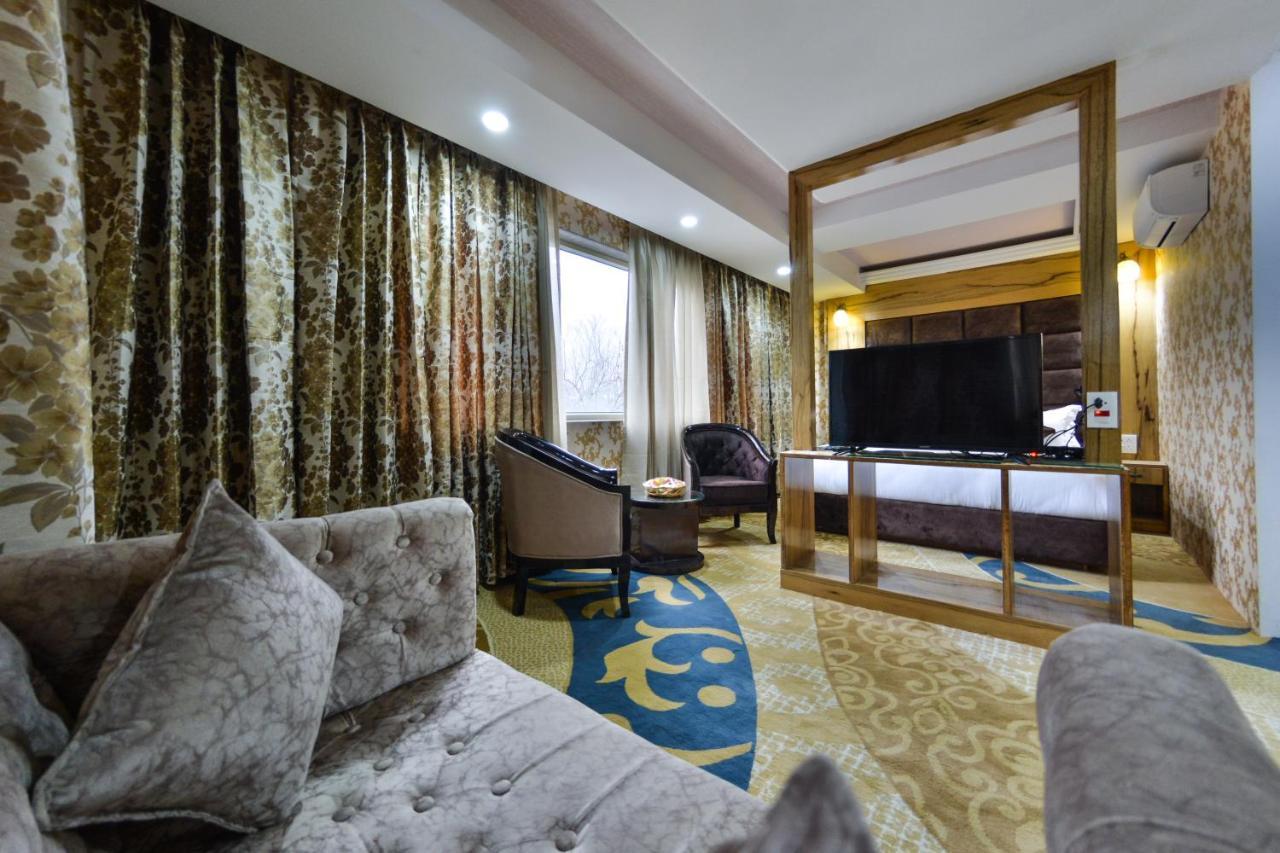 Hotel The Montreal Telbal Bagian luar foto