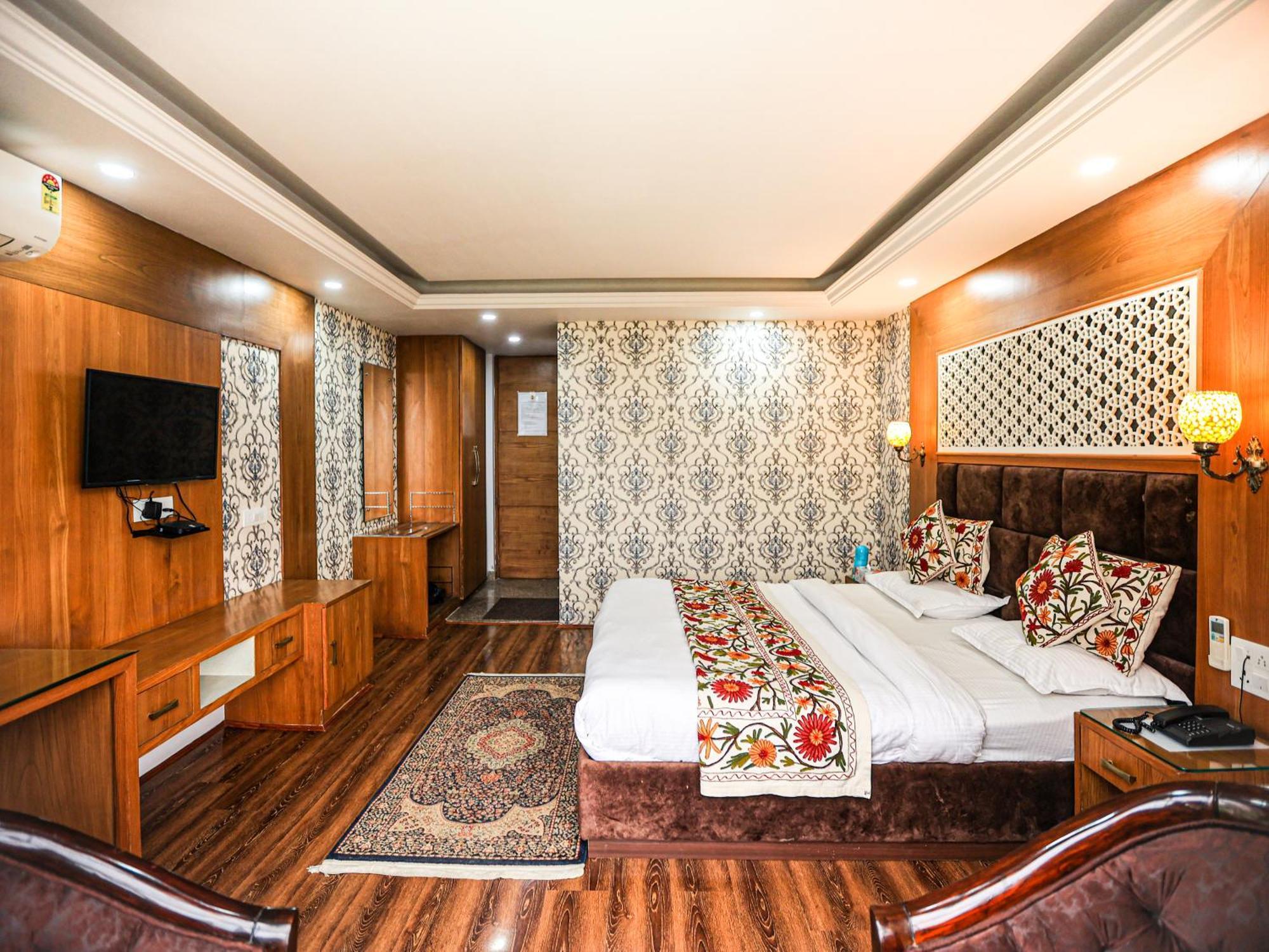 Hotel The Montreal Telbal Bagian luar foto