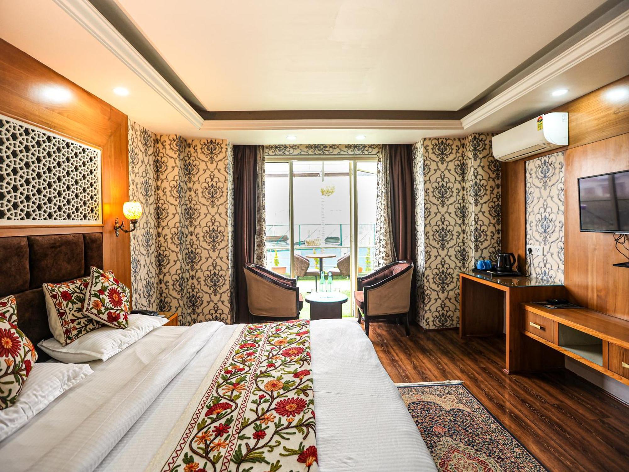 Hotel The Montreal Telbal Bagian luar foto