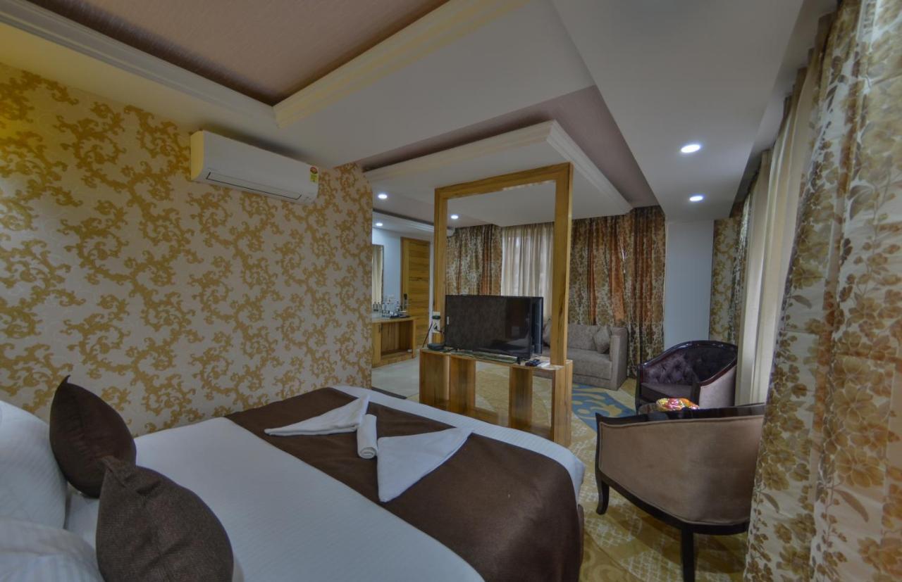 Hotel The Montreal Telbal Bagian luar foto