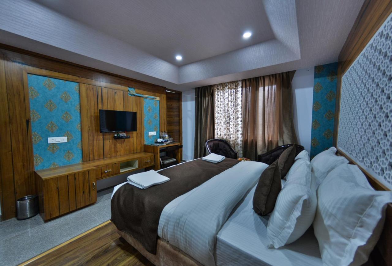 Hotel The Montreal Telbal Bagian luar foto