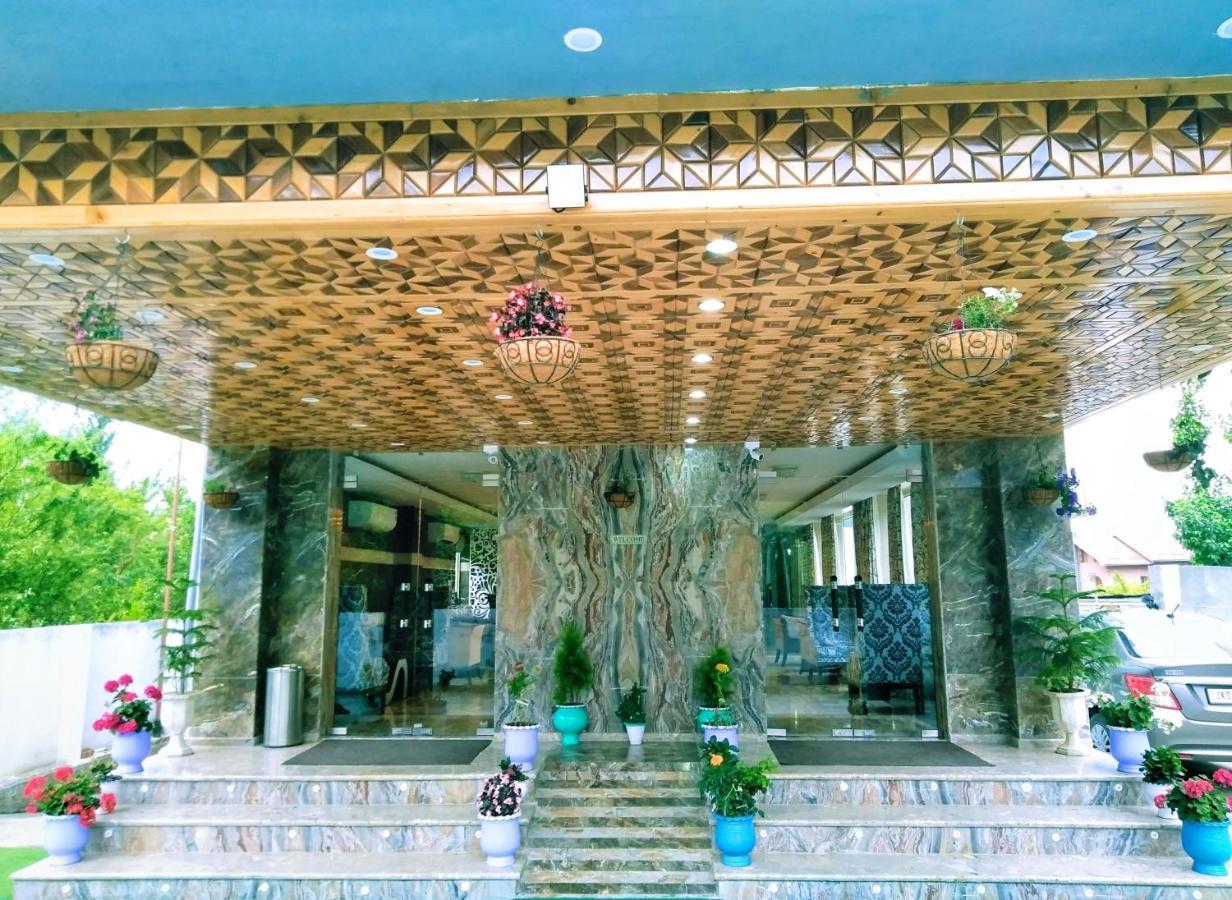 Hotel The Montreal Telbal Bagian luar foto